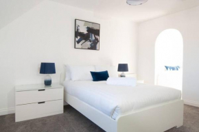 6 Beds - Perfect for Contractors